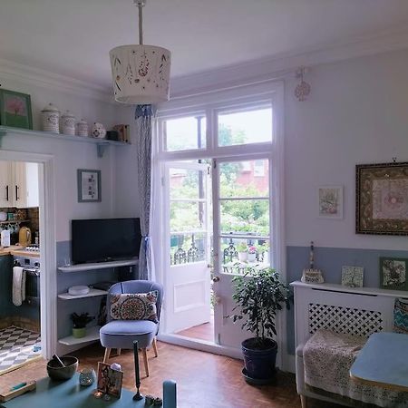 Charming London With Balcony Apartment Exterior photo