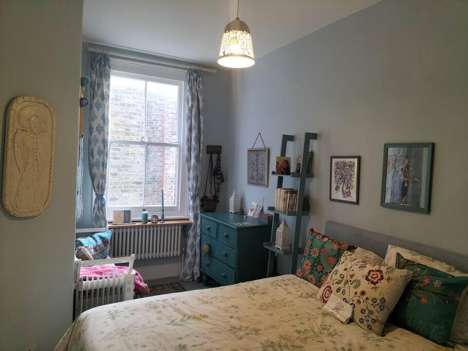 Charming London With Balcony Apartment Exterior photo