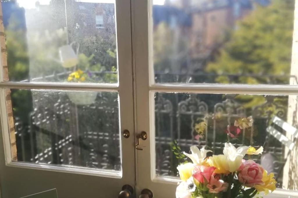 Charming London With Balcony Apartment Exterior photo