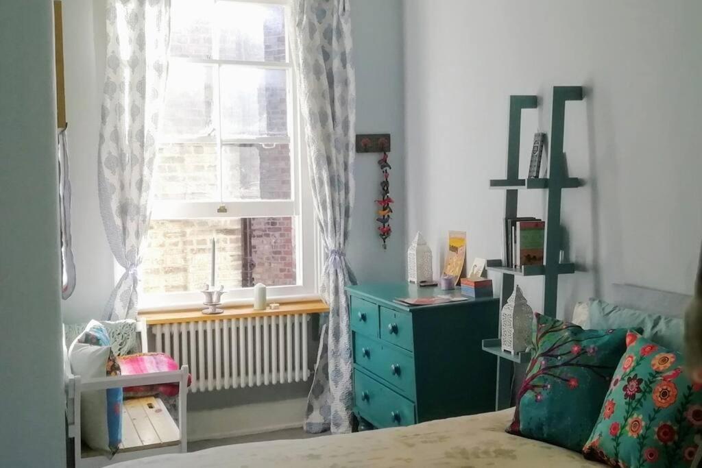 Charming London With Balcony Apartment Exterior photo