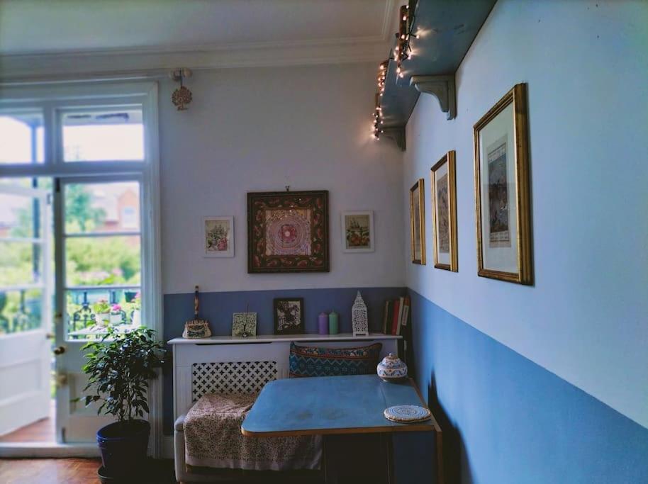 Charming London With Balcony Apartment Exterior photo