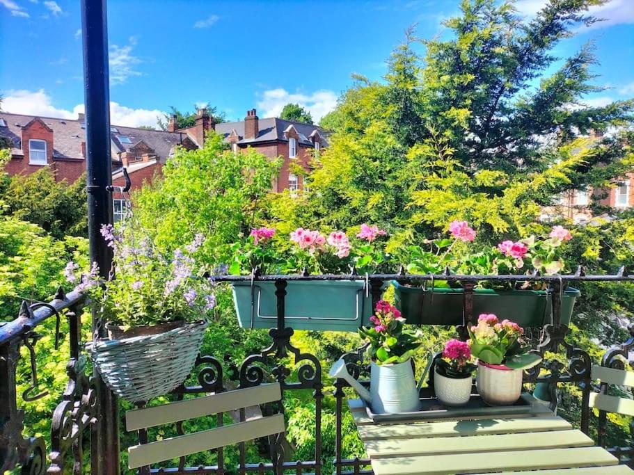 Charming London With Balcony Apartment Exterior photo